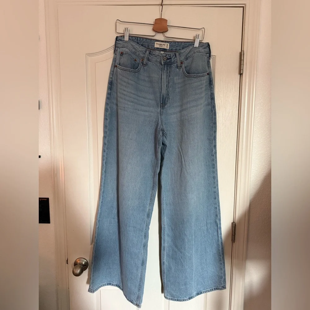Abercrombie & Fitch The Wide Leg High Rise Size 28 - Picture 1 of 3